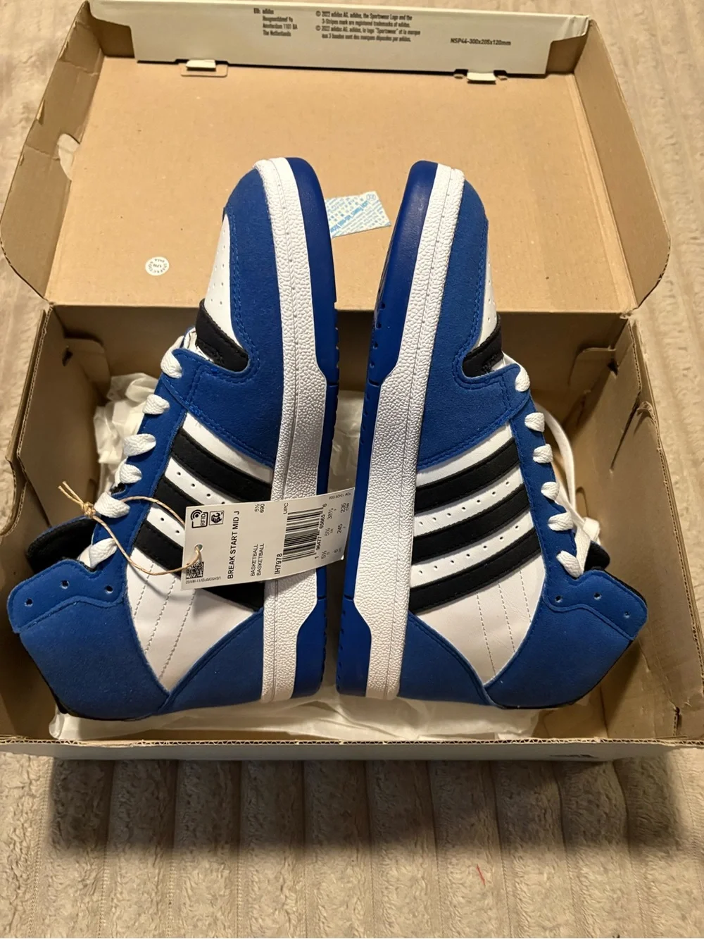 Adidas Blue & White Low-Top Sneakers boys size 6 BNWT AT-7/57